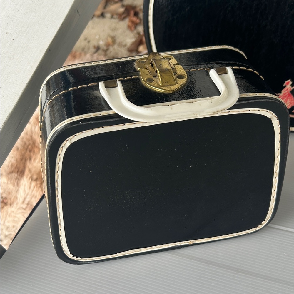 Vintage Black and White Travel Bag Set - Picture 3 of 14